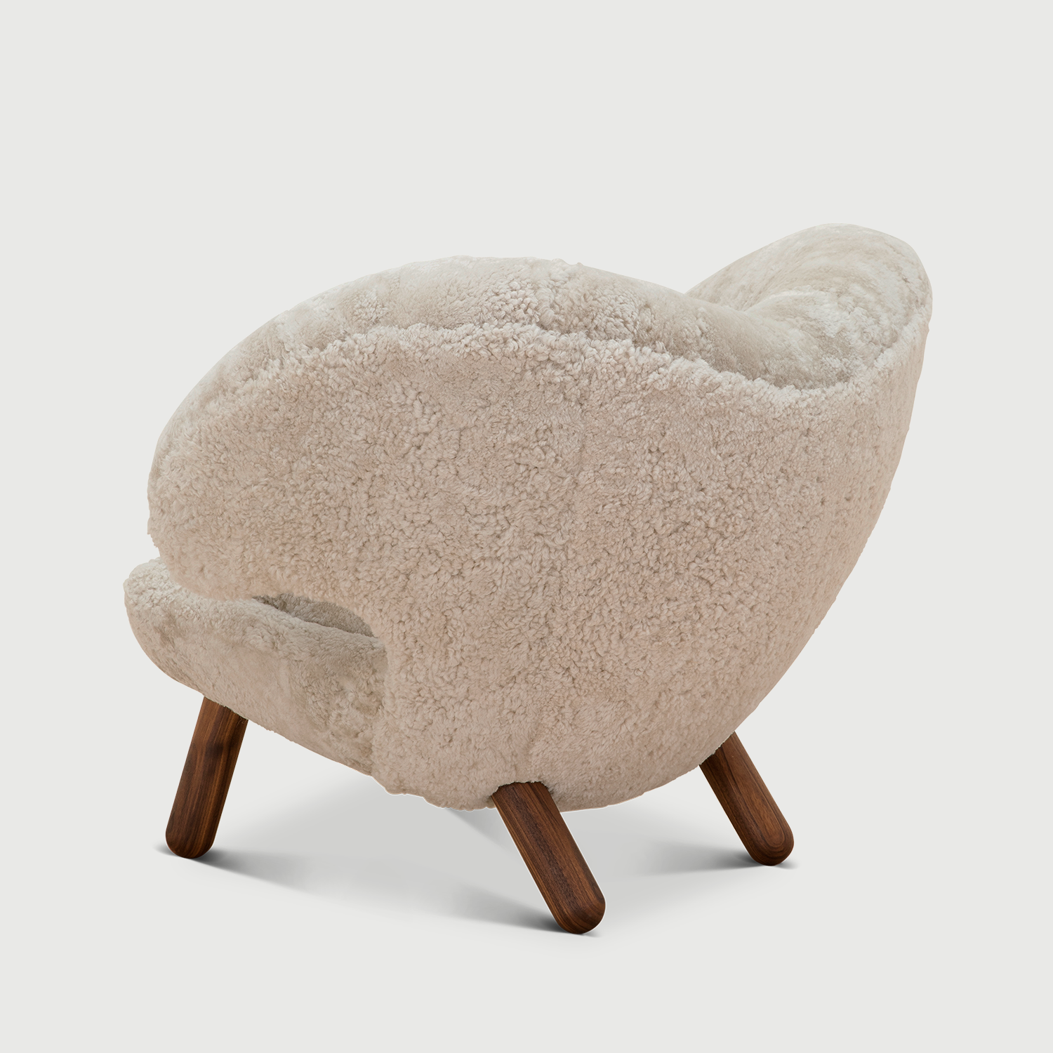 Pelican Chair Sheepskin | House of Finn Juhl