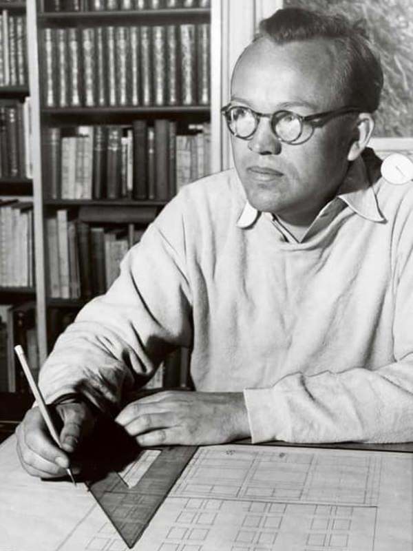 Finn Juhl. Photo: The Royal Danish Library, Pressehuset.